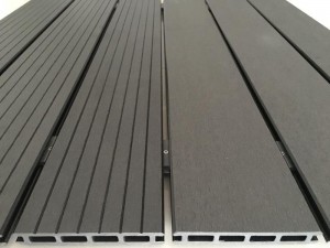 傳統裝飾木塑地板空心 4 方孔 144x21mm 雙淺灰色易於安裝出廠價